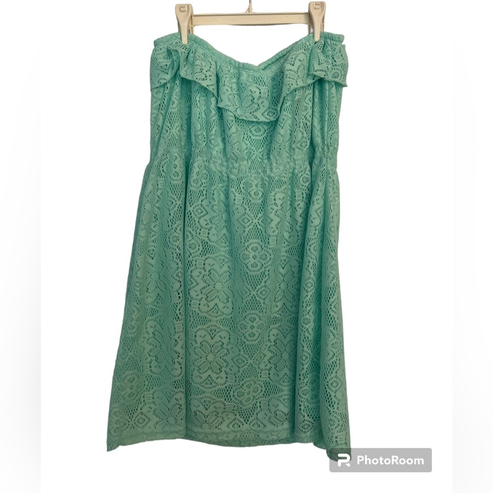 Cute strapless mint green dress!